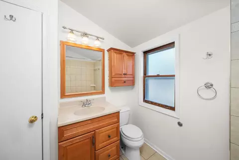 Bath - 10101 S Artesian Ave, Chicago, IL 60655 photo 2 of 3