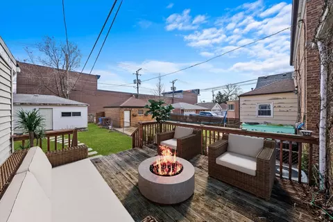 Exterior - 10101 S Artesian Ave, Chicago, IL 60655 photo 2 of 7