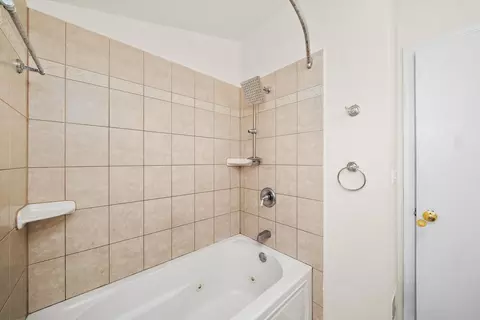 Bath - 10101 S Artesian Ave, Chicago, IL 60655 photo 1 of 3
