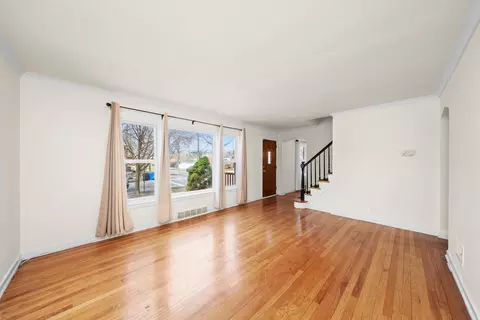 Living - 10101 S Artesian Ave, Chicago, IL 60655 photo 3 of 5