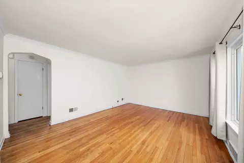 Living - 10101 S Artesian Ave, Chicago, IL 60655 photo 2 of 5