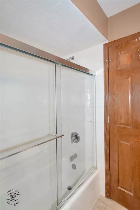 Bath - 824 Maple Ln, Peotone, IL 60468 photo 2 of 3
