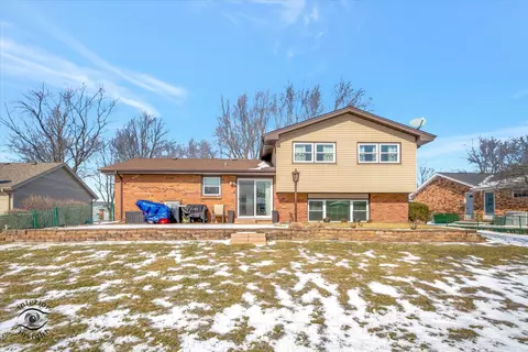 Exterior - 824 Maple Ln, Peotone, IL 60468 photo 2 of 6