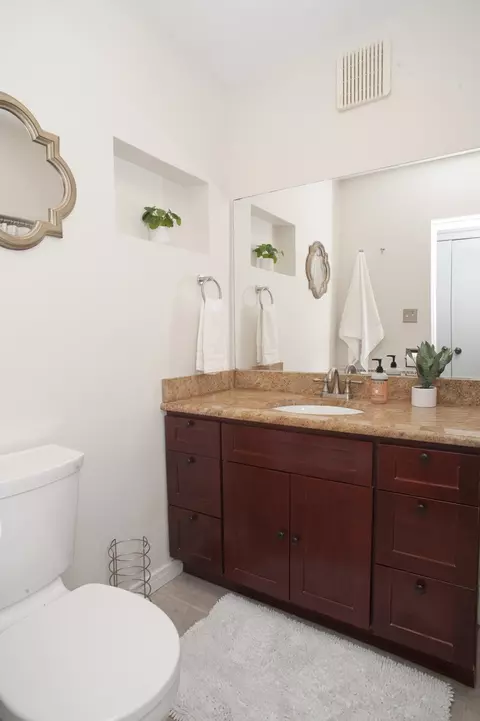 Bath - 551 William St, River Forest, IL 60305 photo 3 of 3