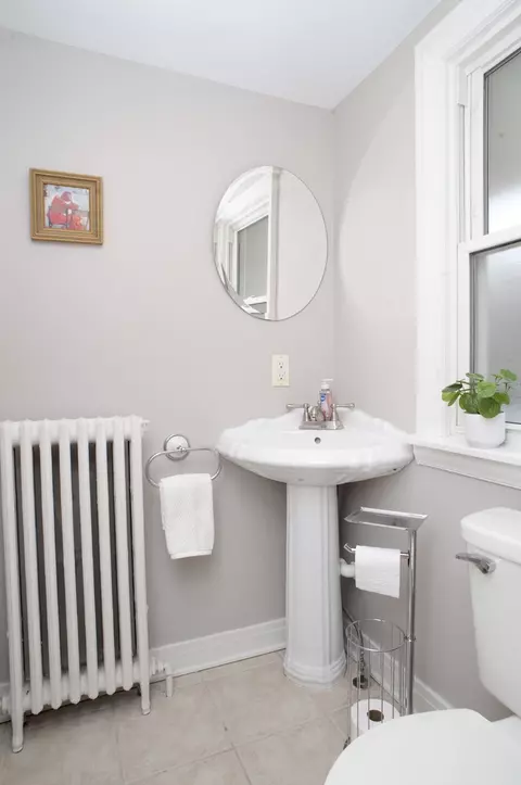 Bath - 551 William St, River Forest, IL 60305 photo 1 of 3