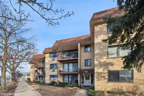 5445 W Gale St #1N, Chicago, IL 60630