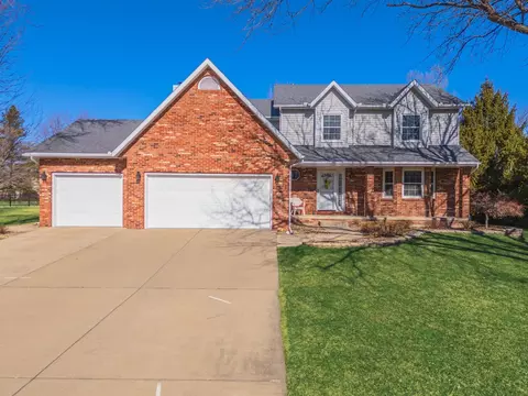 28 Candle Ridge Rd, Towanda, IL 61776