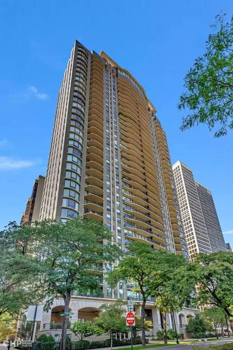 1040 N Lake Shore Dr #17B, Chicago, IL 60611