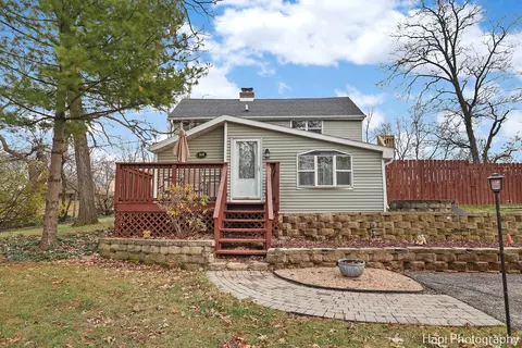 5618 Sylvan Dr, Wonder Lake, IL 60097