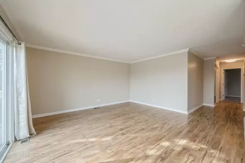 1845 Pierce Rd, Hoffman Estates, IL 60169 photo 2