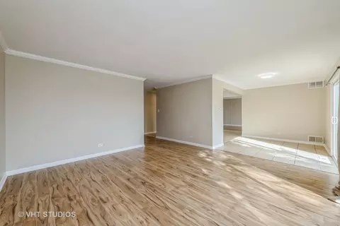 1845 Pierce Rd, Hoffman Estates, IL 60169 photo 4
