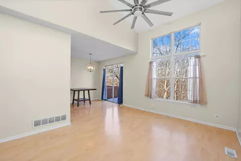 Living - 14 Grandview Ct, Algonquin, IL 60102 photo 3 of 4