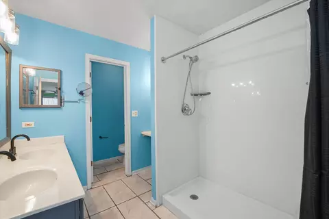 Bath - 14 Grandview Ct, Algonquin, IL 60102 photo 3 of 4