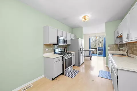 Kitchen - 14 Grandview Ct, Algonquin, IL 60102 photo 3 of 3