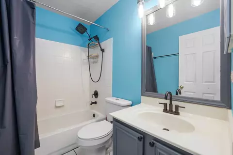 Bath - 14 Grandview Ct, Algonquin, IL 60102 photo 4 of 4