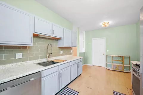 Kitchen - 14 Grandview Ct, Algonquin, IL 60102 photo 2 of 3
