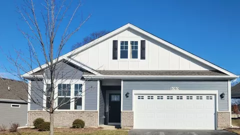 1010 Churchill Dr, North Aurora, IL 60542