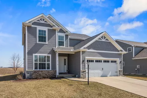 210 Denton Dr, Savoy, IL 61874