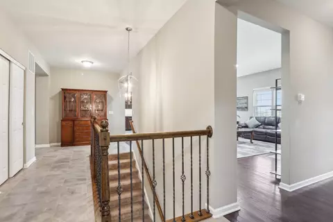 5788 Chatham Dr, Hoffman Estates, IL 60192 photo 18