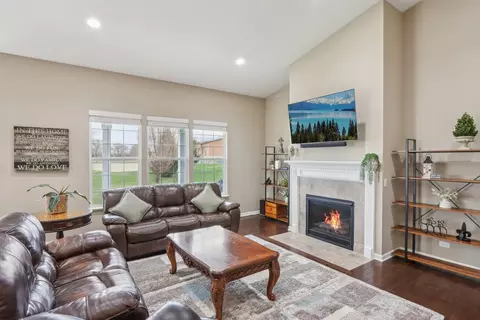 5788 Chatham Dr, Hoffman Estates, IL 60192 photo 9