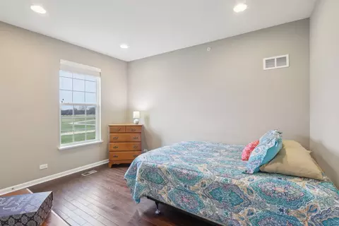 5788 Chatham Dr, Hoffman Estates, IL 60192 photo 16