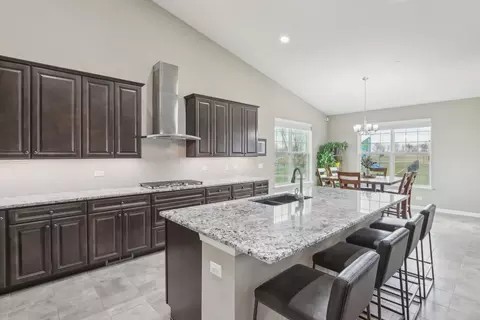 5788 Chatham Dr, Hoffman Estates, IL 60192 photo 7