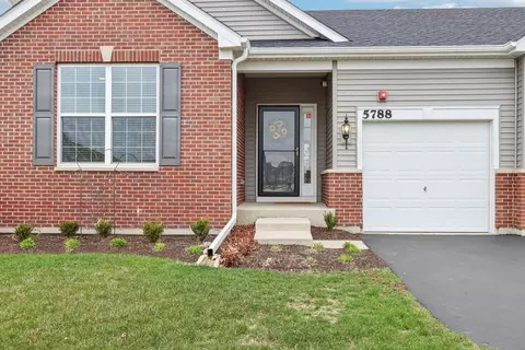 5788 Chatham Dr, Hoffman Estates, IL 60192 photo 2