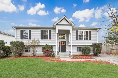 904 Tomahawk Trl, Round Lake Heights, IL 60073