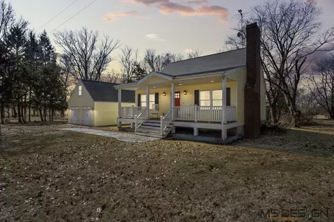 5282 Rich Rd, Clare, IL 60111