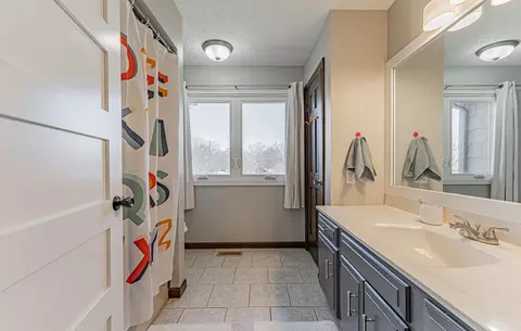 Bath - 35 Pendleton Way, Bloomington, IL 61704 photo 4 of 5
