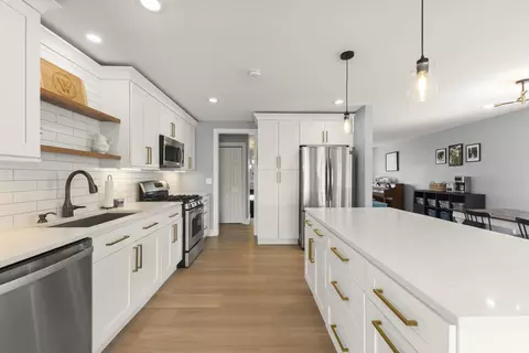 Kitchen - 1120 E Lowden Ave, Wheaton, IL 60189 photo 2 of 3