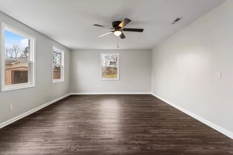 Living - 308 S Williams St, Forrest, IL 61741 photo 6 of 7