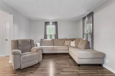 Living - 308 S Williams St, Forrest, IL 61741 photo 2 of 7