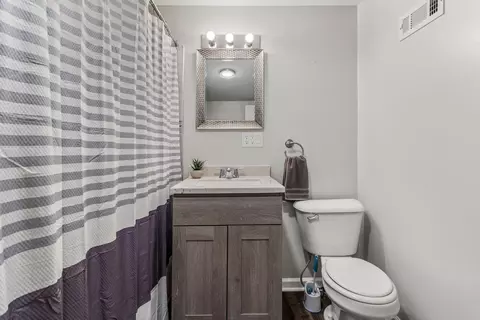 Bath - 308 S Williams St, Forrest, IL 61741 photo 2 of 2