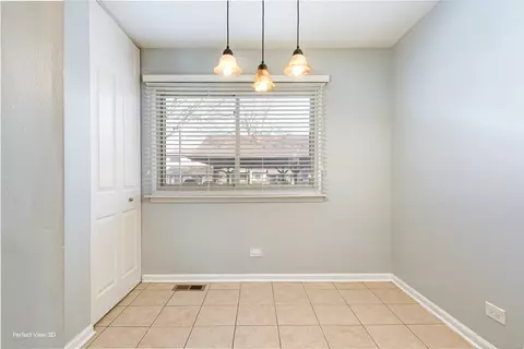 1611 Blackhawk Trl, Wheeling, IL 60090 photo 7