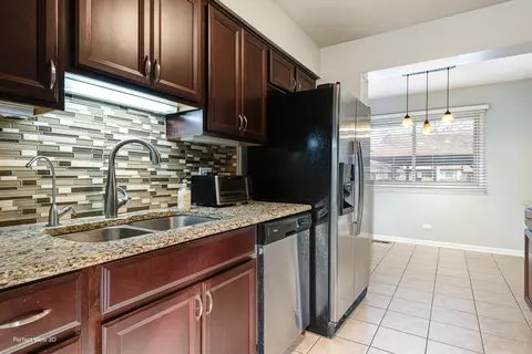 1611 Blackhawk Trl, Wheeling, IL 60090 photo 3
