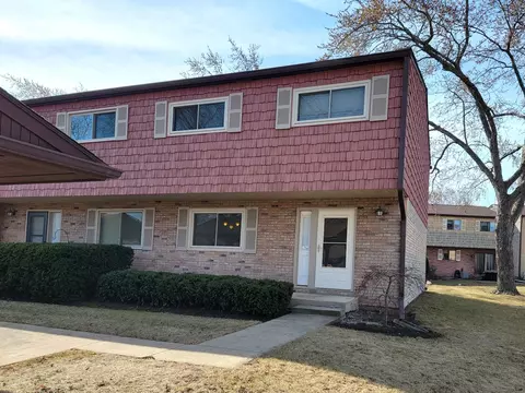 1611 Blackhawk Trl, Wheeling, IL 60090