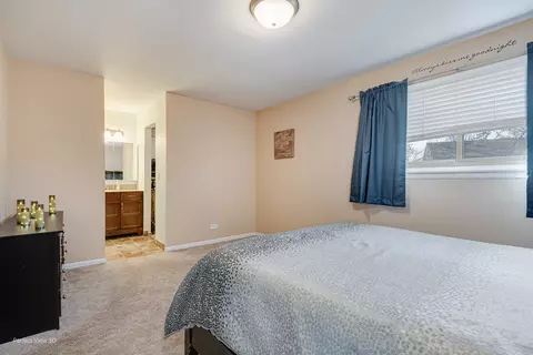 1611 Blackhawk Trl, Wheeling, IL 60090 photo 10