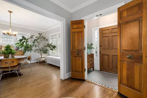 Entry Way - 2235 Bennett Ave, Evanston, IL 60201 photo 3 of 7