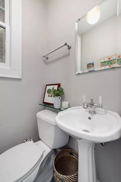 Bath - 2235 Bennett Ave, Evanston, IL 60201 photo 1 of 3