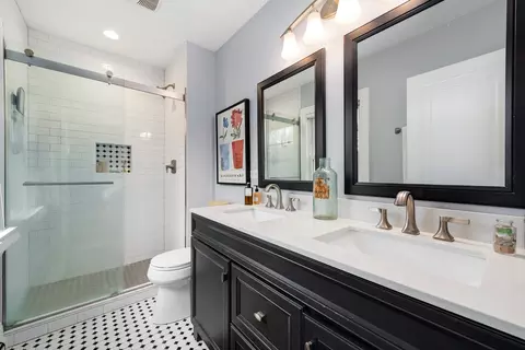 Bath - 2235 Bennett Ave, Evanston, IL 60201 photo 3 of 3