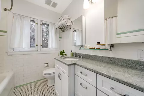 Bath - 2235 Bennett Ave, Evanston, IL 60201 photo 2 of 3