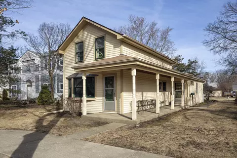 2000 Schiller Ave, Wilmette, IL 60091
