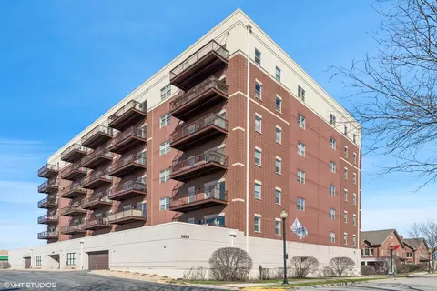 1650 Riverwoods Dr #708, Melrose Park, IL 60160