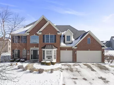 163 Winding Hill Dr, Elgin, IL 60124