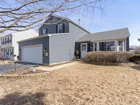1400 Bar Harbour Rd, Aurora, IL 60504