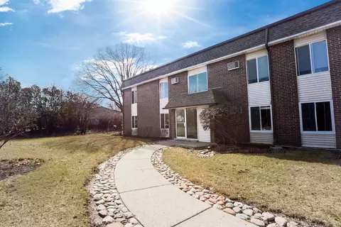 849 Miller Ln #101, Buffalo Grove, IL 60089