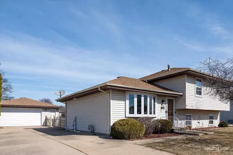 2831 Thomas Hickey Ave, Joliet, IL 60435