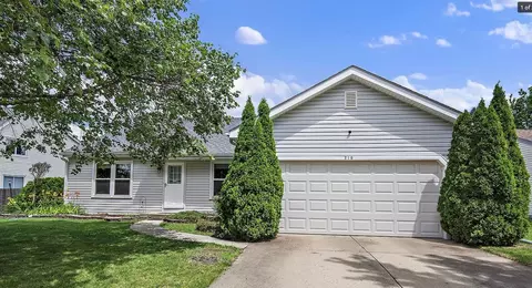 210 Somerset Dr, Streamwood, IL 60107
