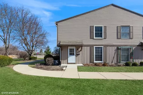 1662 Williamsburg Ct #D, Wheaton, IL 60189